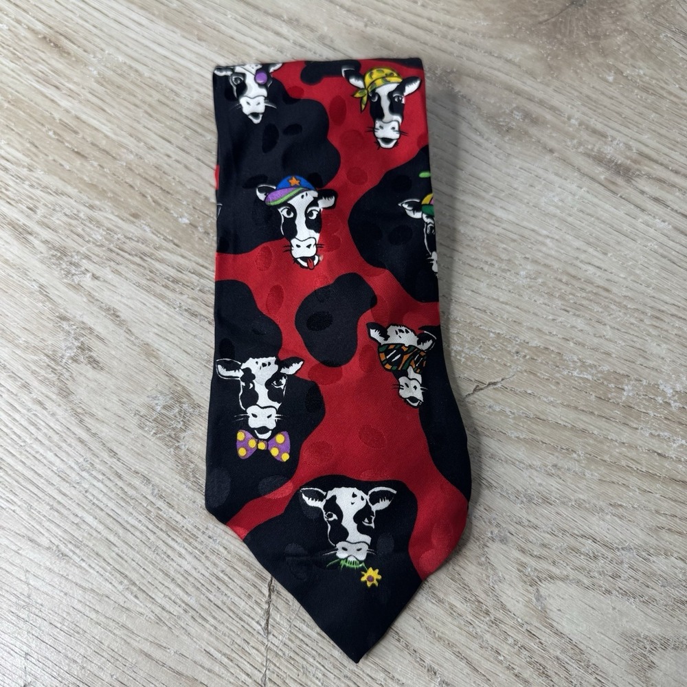 Addiction Vintage Red Dressed Up Cows Novelty Fun 100% Silk‎ Neck Tie Cow Print